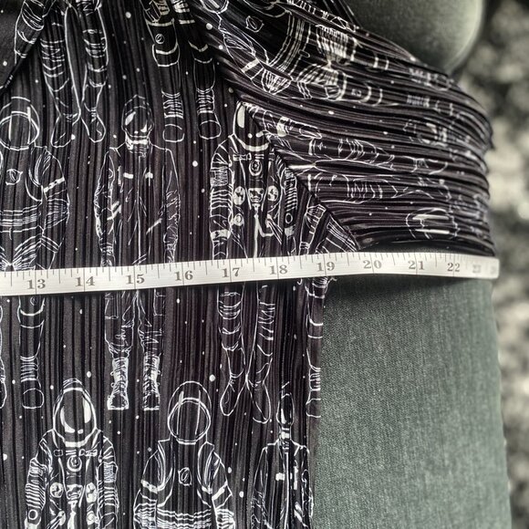 NWT Dressed in LALA Interstellar Astronauts Long Sleeve Plissé Set, Size S - Picture 5 of 15